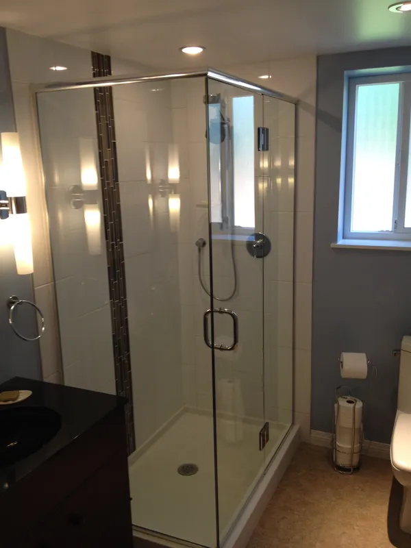 Type 123H frameless shower enclosure