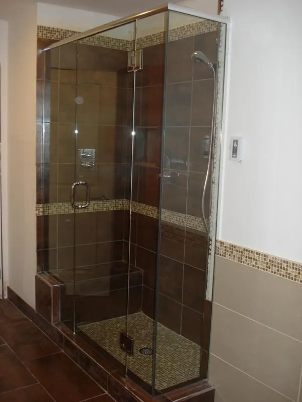 Type 212N3H frameless shower enclosure variant 1