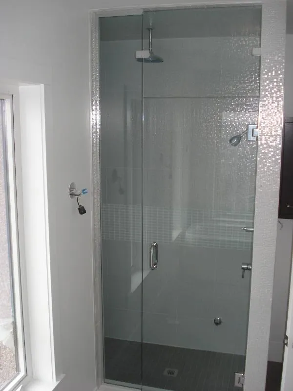 Type 12S frameless shower enclosure