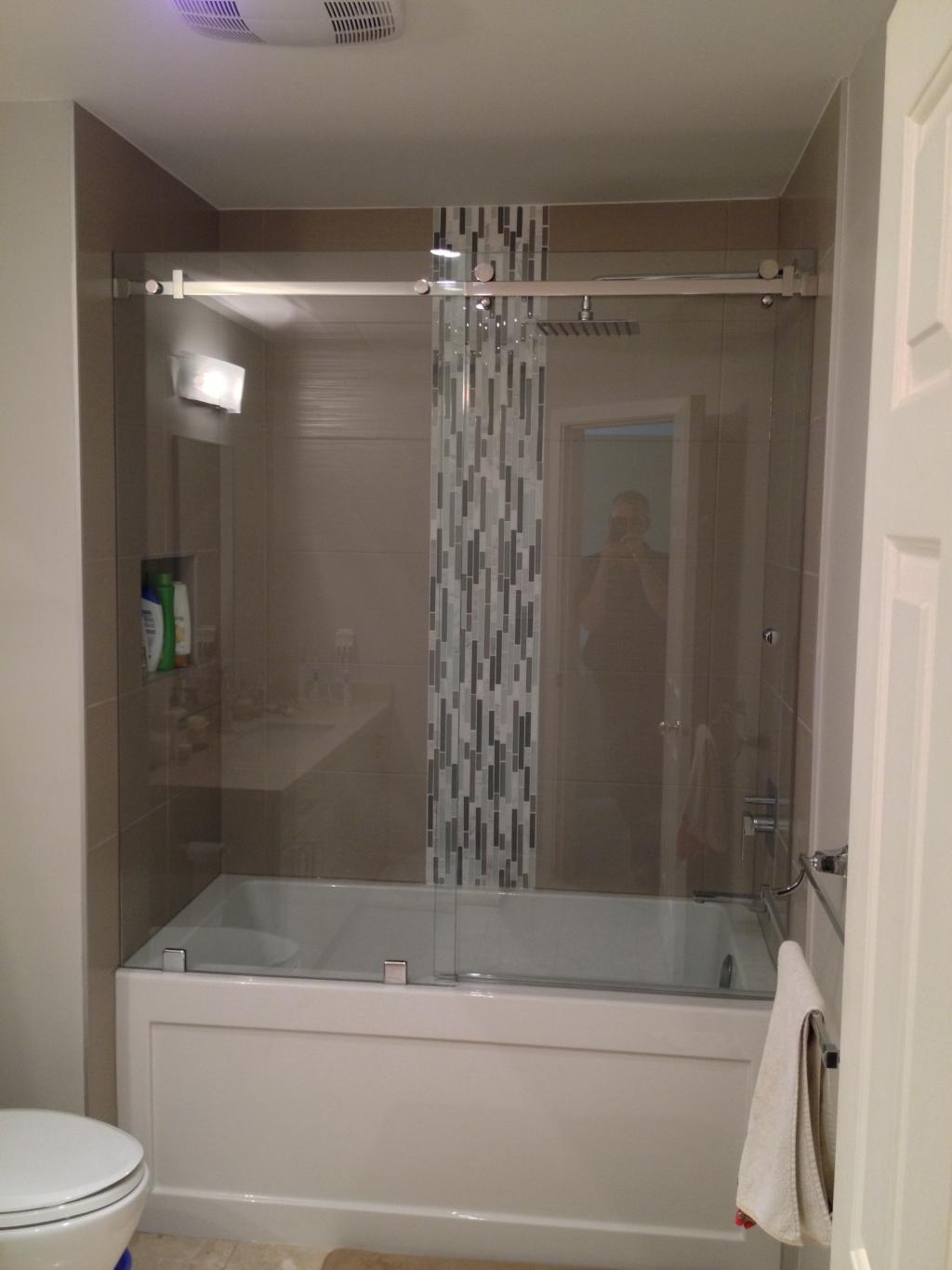 SL12 SER frameless bathtub enclosure