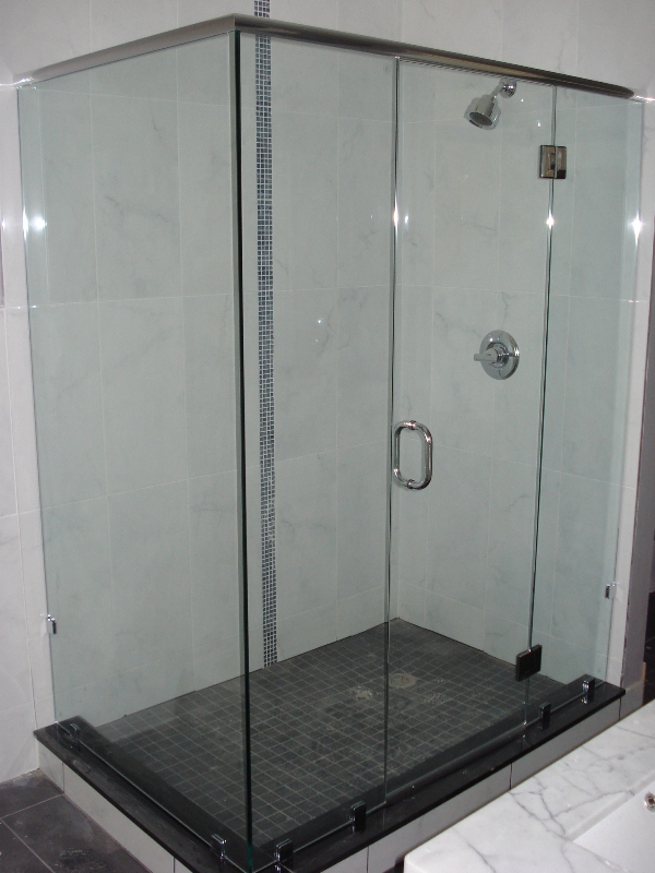 Type 2123H frameless shower enclosure